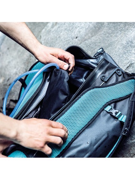 ORTLIEB Atrack Hydration-System vandens talpa 2L kuprinei su žarnele